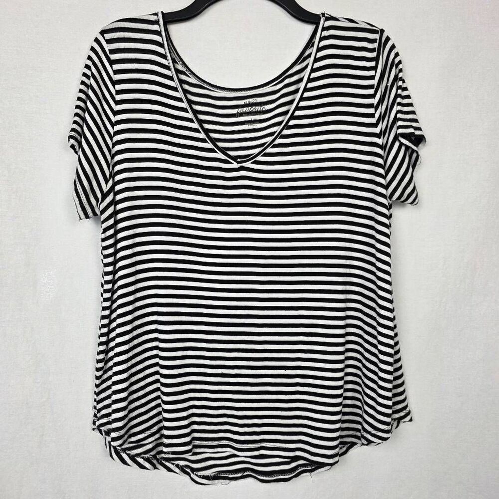 Rue21 Favorite Striped Tee Women Large